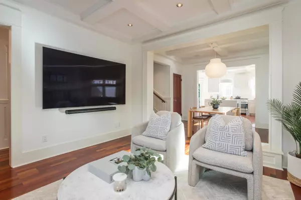 Vancouver, BC V6K 1N4,3242 W 3rd AVE