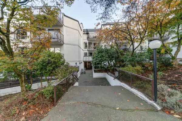 2222 Prince Edward ST #204, Vancouver, BC V5T 4M6