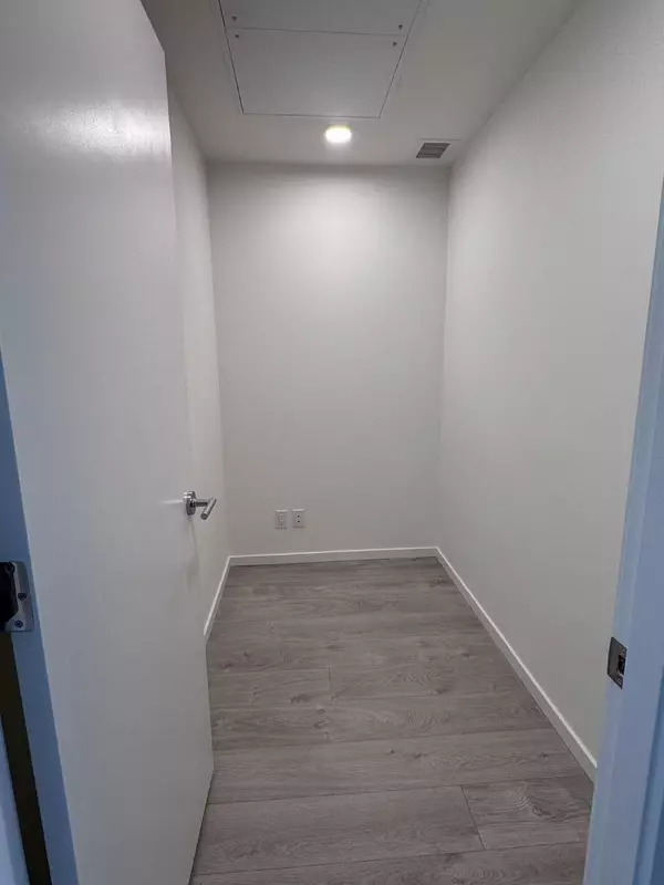 Richmond, BC V6Y 1Y3,6600 Minoru BLVD #565
