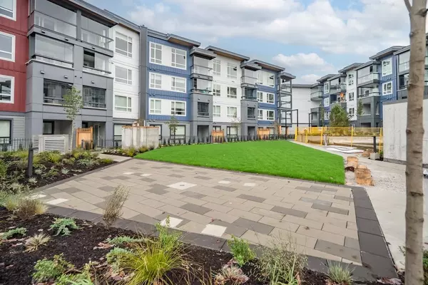 Surrey, BC V3W 3V9,13788 76 AVE #406