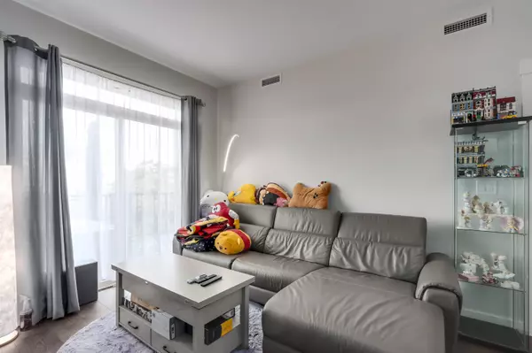 6077 London RD #209 Richmond, BC V6E 0A7