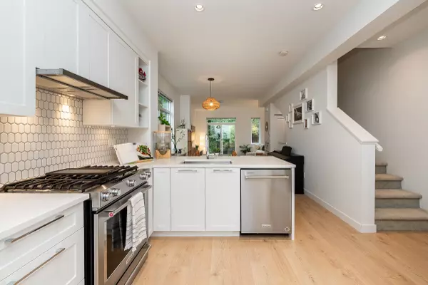 Coquitlam, BC V3B 0R6,1220 Rocklin ST #142