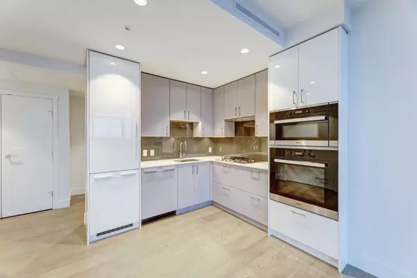 North Vancouver, BC V7P 3B4,1675 Lions Gate LN #604
