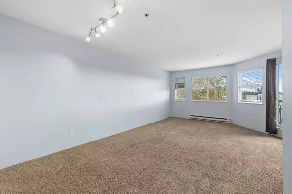 Coquitlam, BC V3K 1R1,918 Roderick AVE #304