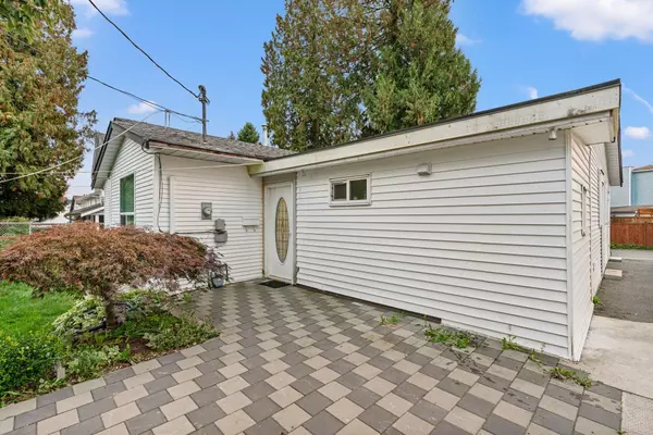 15646 96 AVE, Surrey, BC V4N 2K9