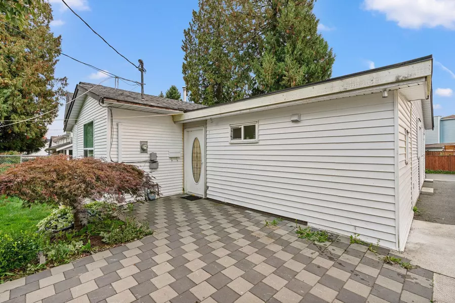 15646 96 AVE, Surrey, BC V4N 2K9