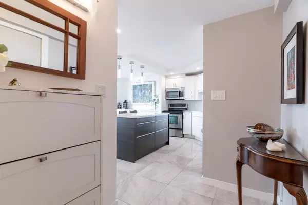White Rock, BC V4B 3X7,405 1480 Foster ST