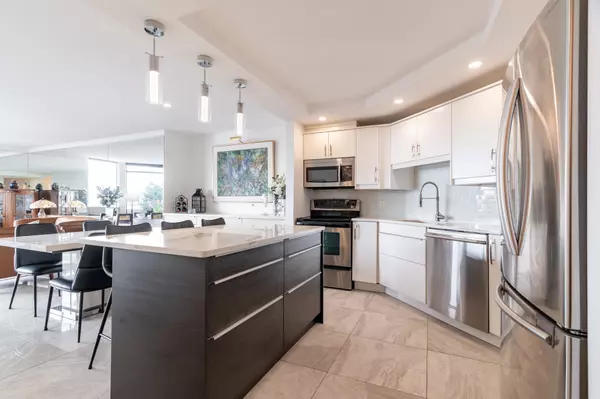 White Rock, BC V4B 3X7,405 1480 Foster ST