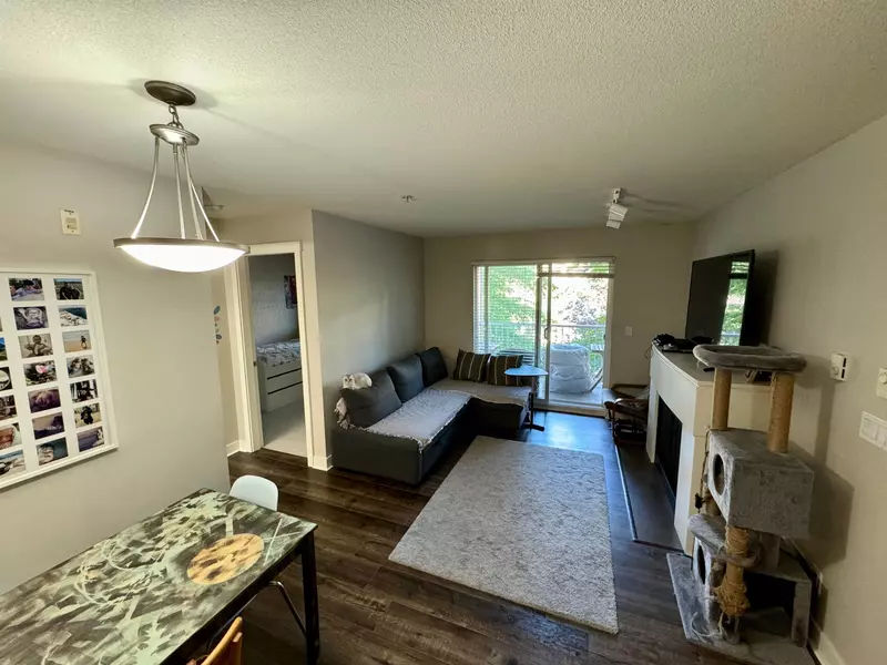 19388 65 AVE #206, Surrey, BC V4N 5S1