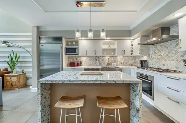 Vancouver, BC V6B 3E6,1168 Richards ST #101