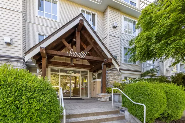 1685 152a ST #208, Surrey, BC V4A 9Y1
