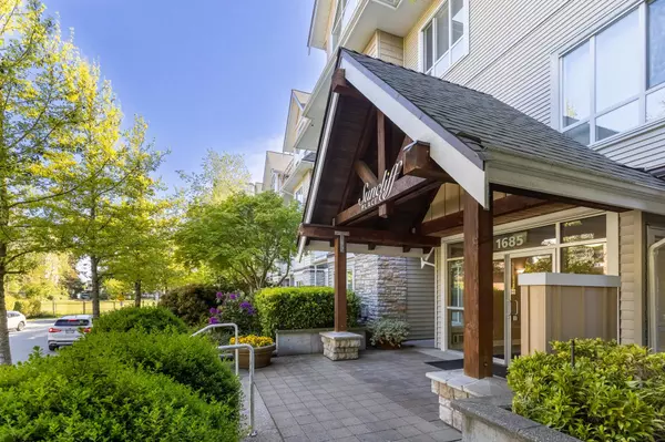 1685 152a ST #208, Surrey, BC V4A 9Y1