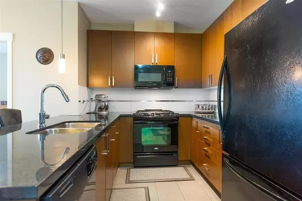 Surrey, BC V3Z 5K3,15988 26 AVE #319