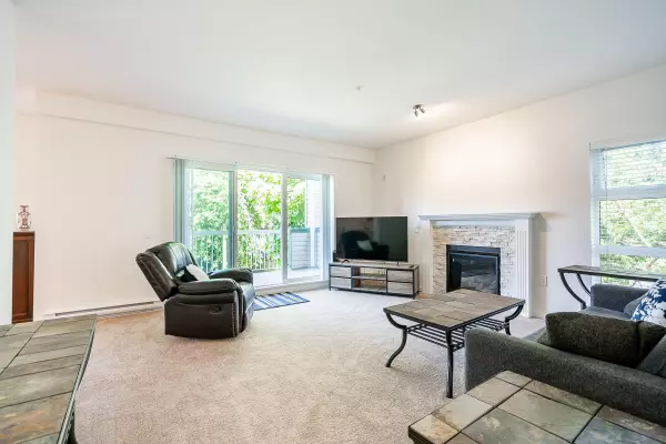 Surrey, BC V3W 6B4,13911 70 AVE #202