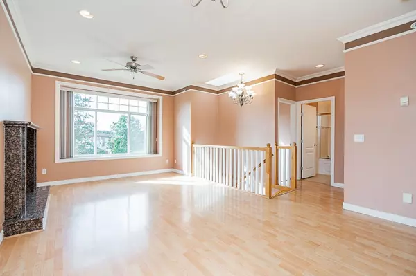 Vancouver, BC V5K 2K3,2887 E Georgia ST