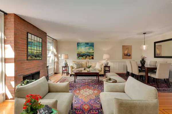 Vancouver, BC V6L 3E2,4035 Springtree DR