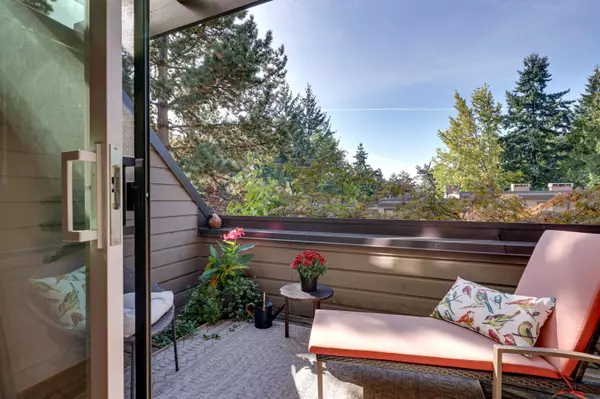 Vancouver, BC V6L 3E2,4035 Springtree DR