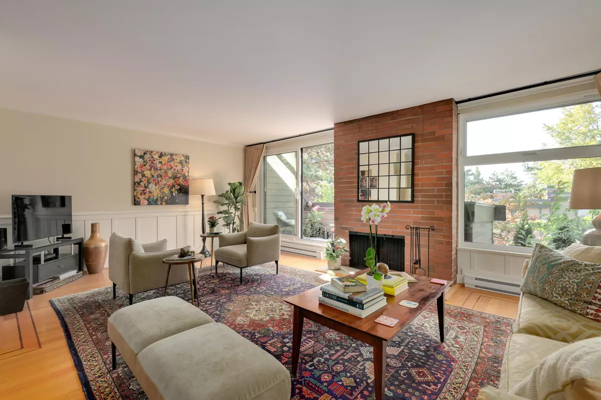 Vancouver, BC V6L 3E2,4035 Springtree DR