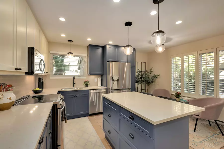 4035 Springtree DR, Vancouver, BC V6L 3E2