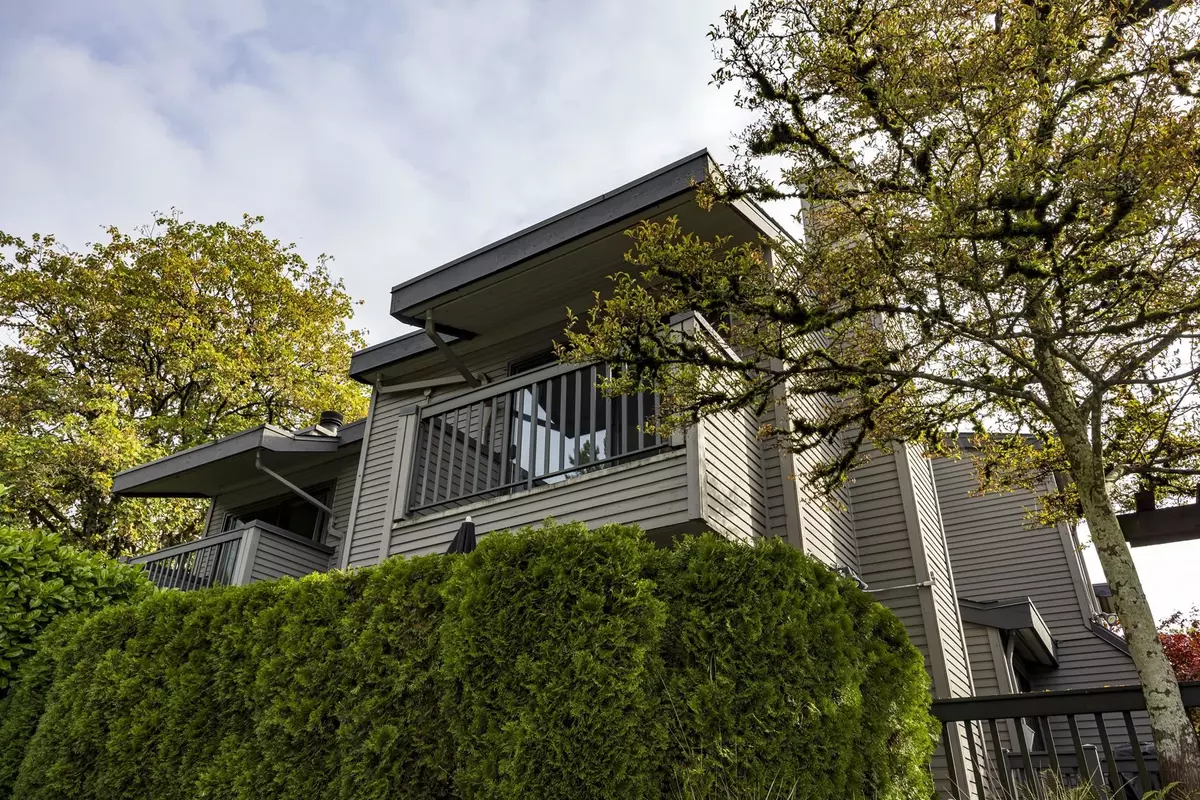 North Vancouver, BC V7N 3J8,3132 Lonsdale AVE