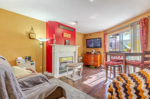 Surrey, BC V3R 0T6,15110 108 AVE #318