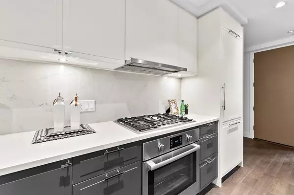 Vancouver, BC V5X 2Y4,7599 Yukon ST