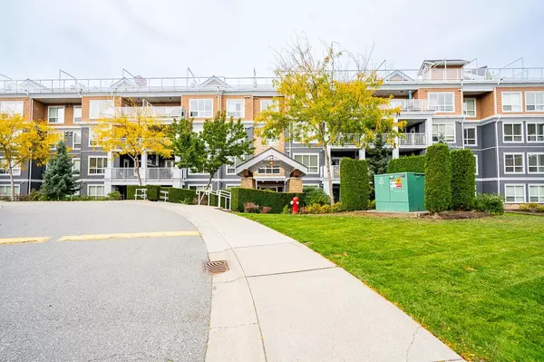 Surrey, BC V4N 6J9,6470 194 ST #214