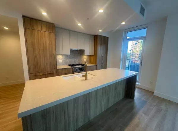 North Vancouver, BC V7J 0G1,2385 Emery CT #202