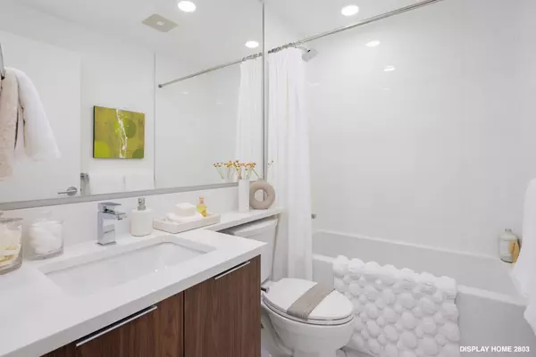 7683 Park CRES #2201 Burnaby, BC V3N 0J4