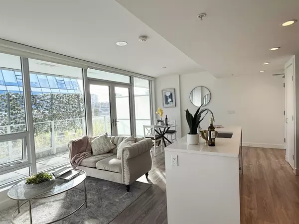 6320 No. 3 RD #561 Richmond, BC V6Y 0L5