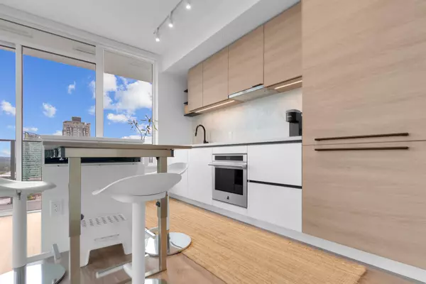 Surrey, BC V3T 0S6,13428 105 AVE #2508