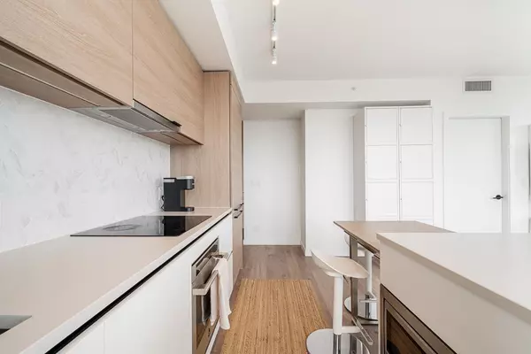 Surrey, BC V3T 0S6,13428 105 AVE #2508