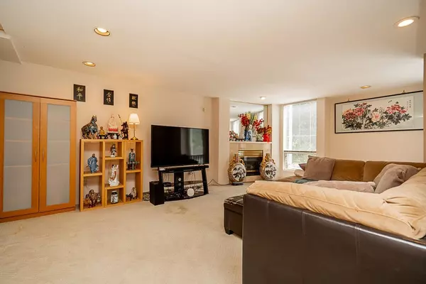 Port Coquitlam, BC V3C 3J5,3228 Raleigh ST #12