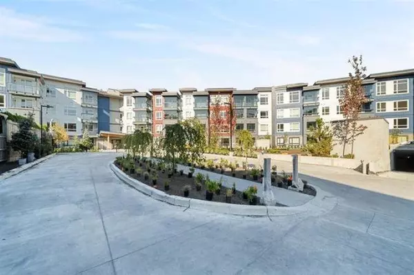 13788 76 AVE ##317, Surrey, BC V3W 8J5