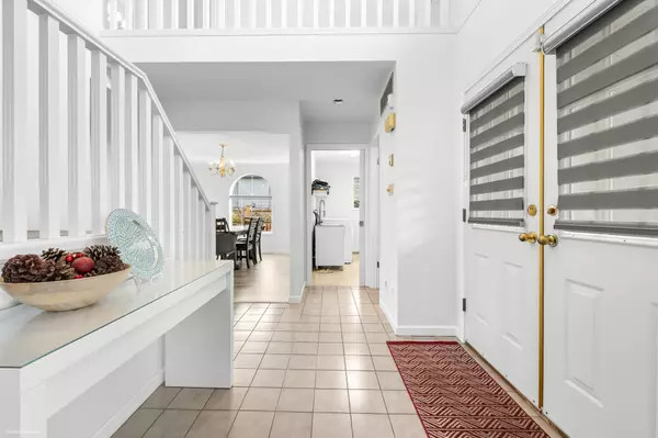Richmond, BC V7C 2C2,5571 Forsyth CRES