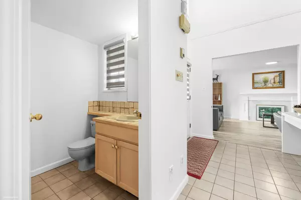 Richmond, BC V7C 2C2,5571 Forsyth CRES