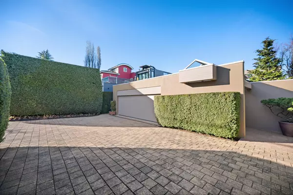 Vancouver, BC V6R 1A7,3513 Point Grey RD