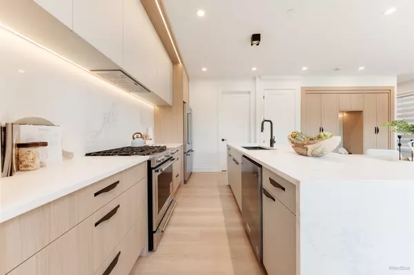 Vancouver, BC V5S 1B1,3121 E 46th AVE #2