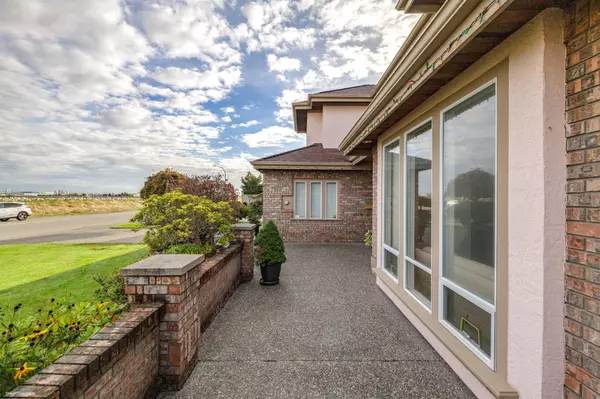 Richmond, BC V7C 5M5,3600 River RD