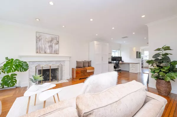 North Vancouver, BC V7N 2G9,445 W 26th ST