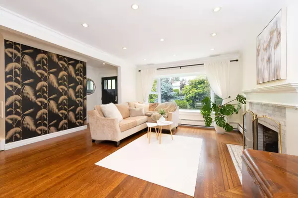North Vancouver, BC V7N 2G9,445 W 26th ST