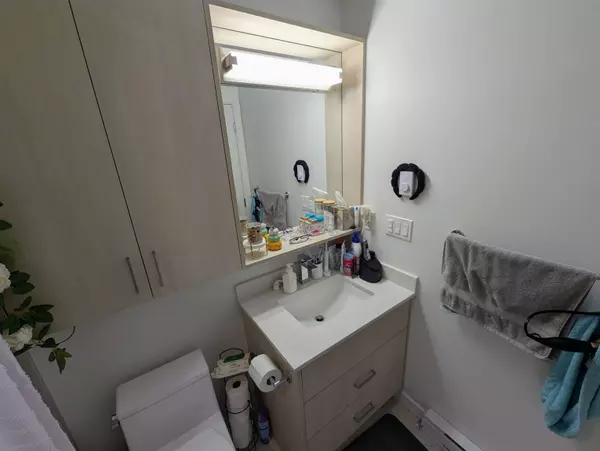 Surrey, BC V3T 2K8,13858 108 AVE #E504