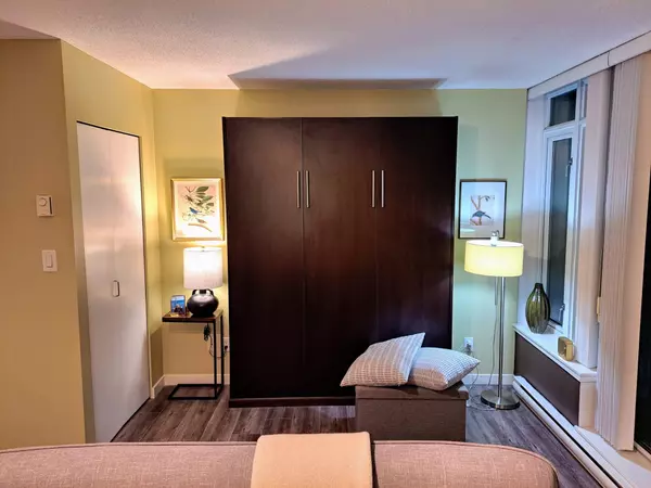 Vancouver, BC V6C 3T3,610 Granville ST #1611