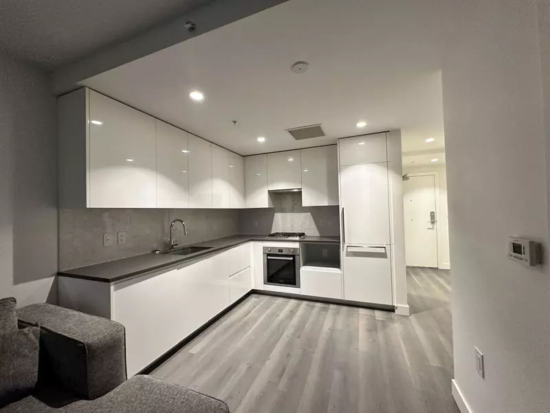 8181 Chester ST #202, Vancouver, BC V5X 0J9