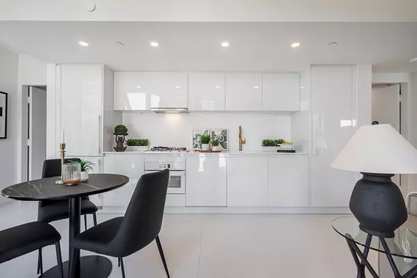 Vancouver, BC V6E 0E5,1033 Nelson ST #703