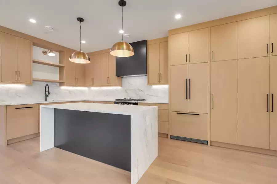 2698 E 5th AVE, Vancouver, BC V5M 1M9