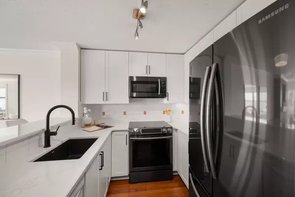 North Vancouver, BC V7M 1E8,124 W 3rd ST #301
