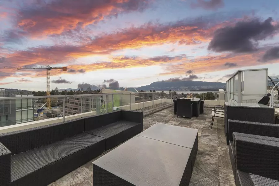 2528 Maple ST #703, Vancouver, BC V6J 0B5