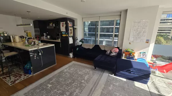 Vancouver, BC V6B 0M6,777 Richards ST #809