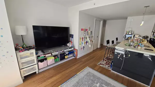 Vancouver, BC V6B 0M6,777 Richards ST #809